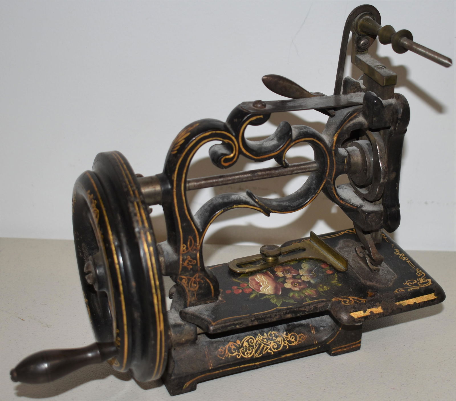 19TH CENT CAST IRON SEWING MACHINE (1 of 8)