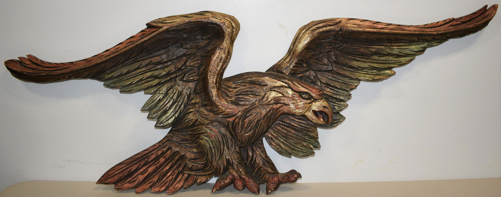 VITNAGE CARVED & GILT PAINTED EAGLE PLAQUE (1 of 2)