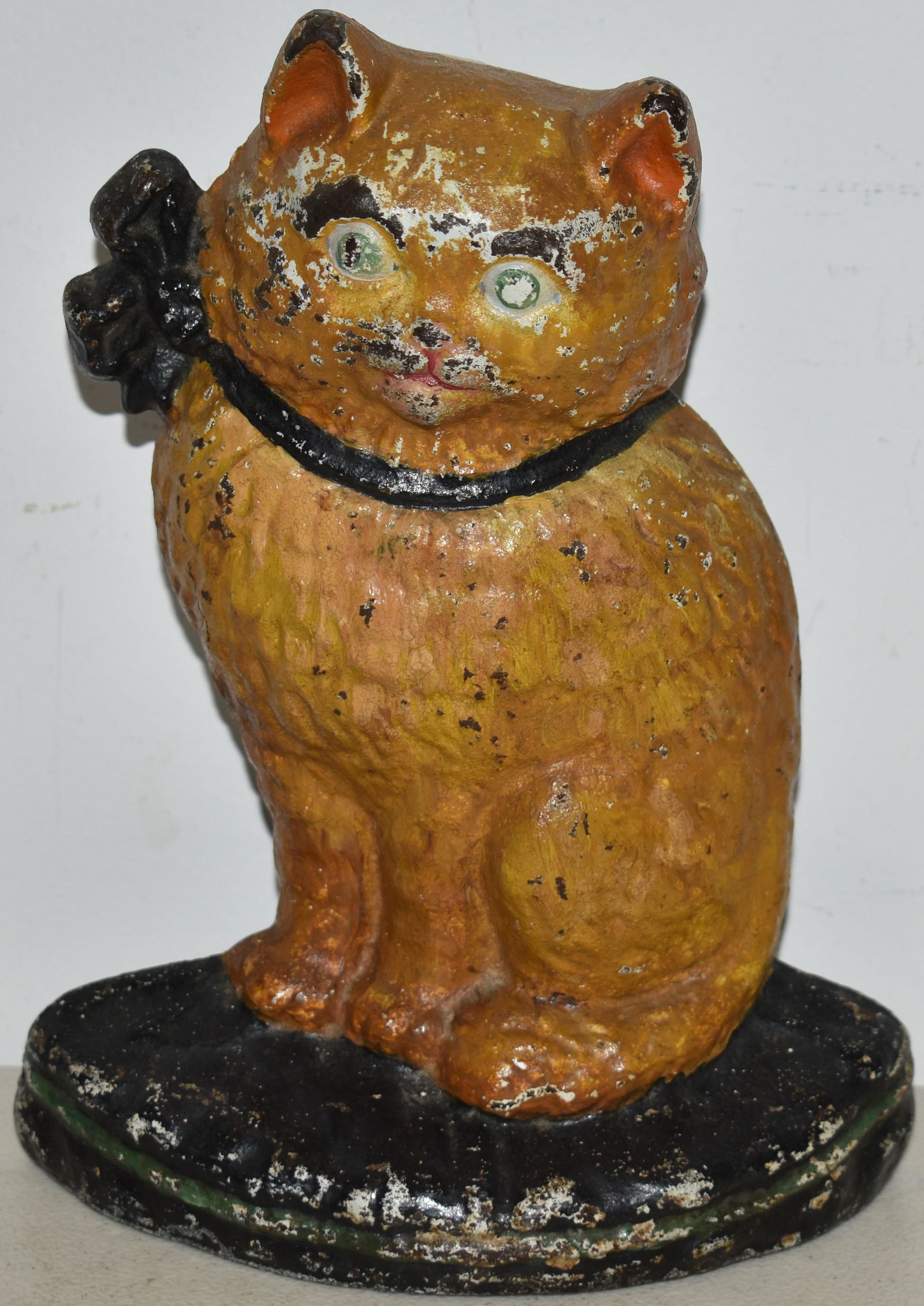 PAINTED CAST IRON SEATED CAT DOORSTOP (1 of 2)