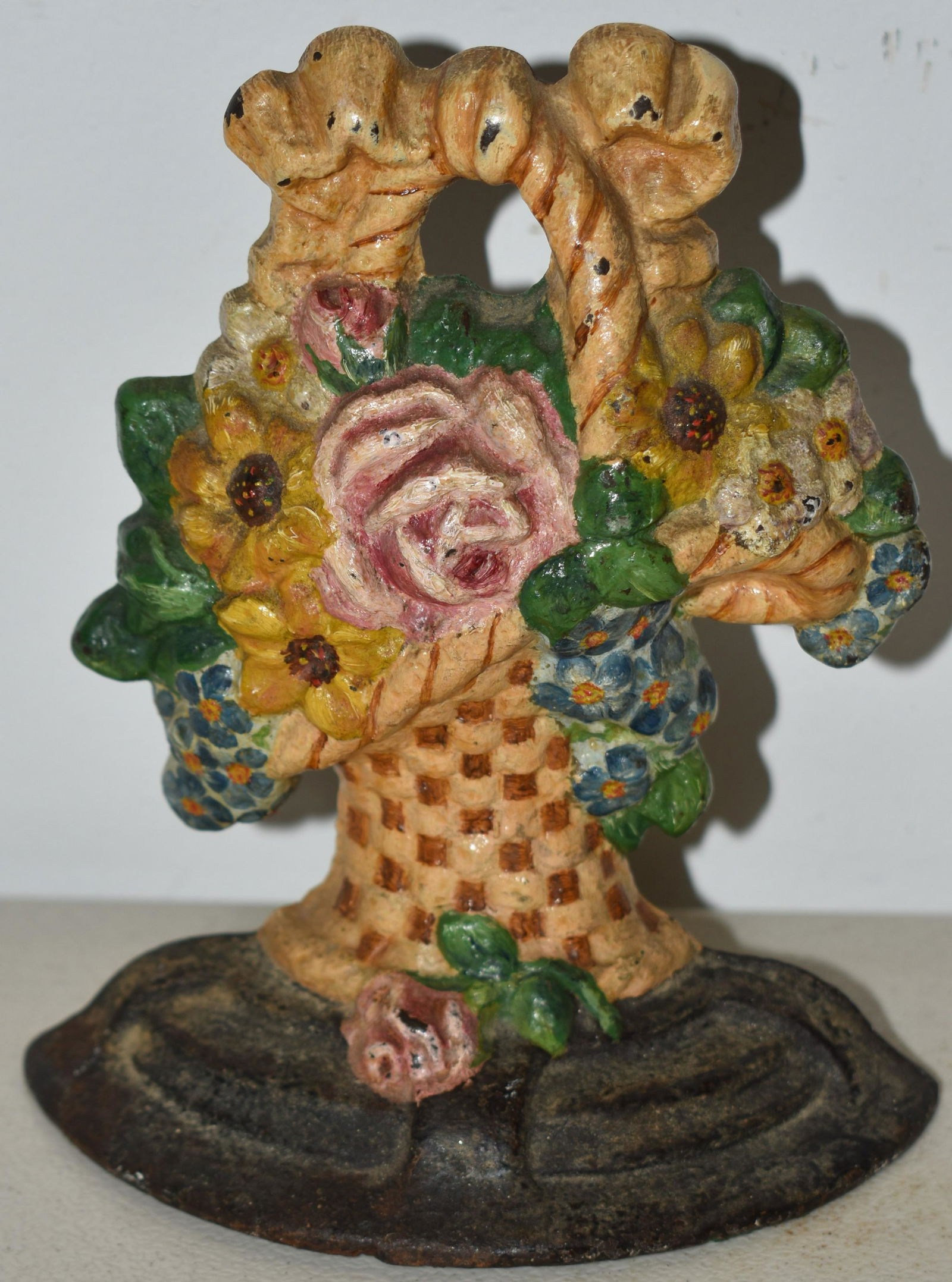 PAINTED CAST IRON BASKET OF FLOWERS DOORSTOP (1 of 2)