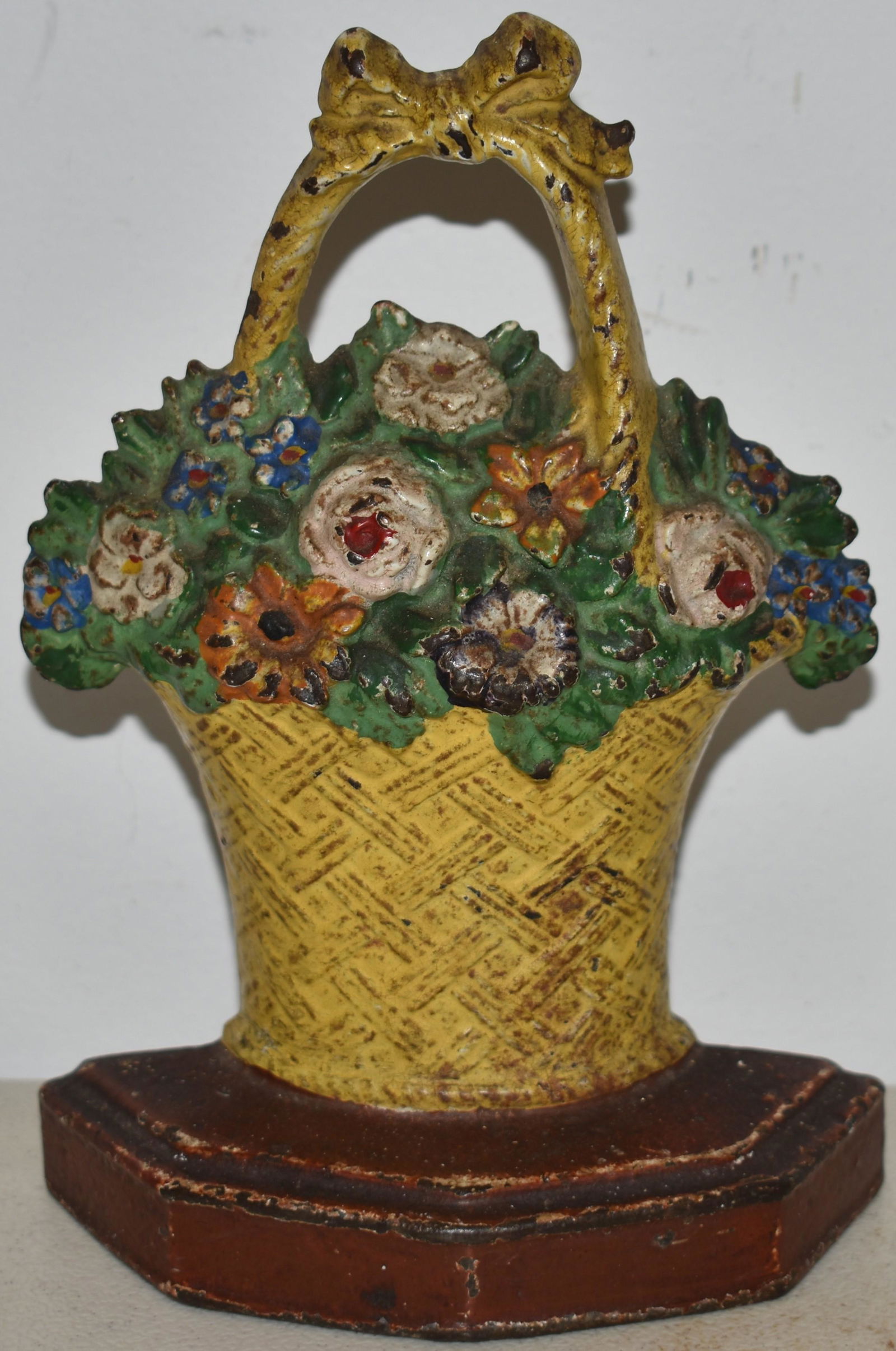 PAINTED CAST IRON BASKET OF FLOWERS DOORSTOP (1 of 2)