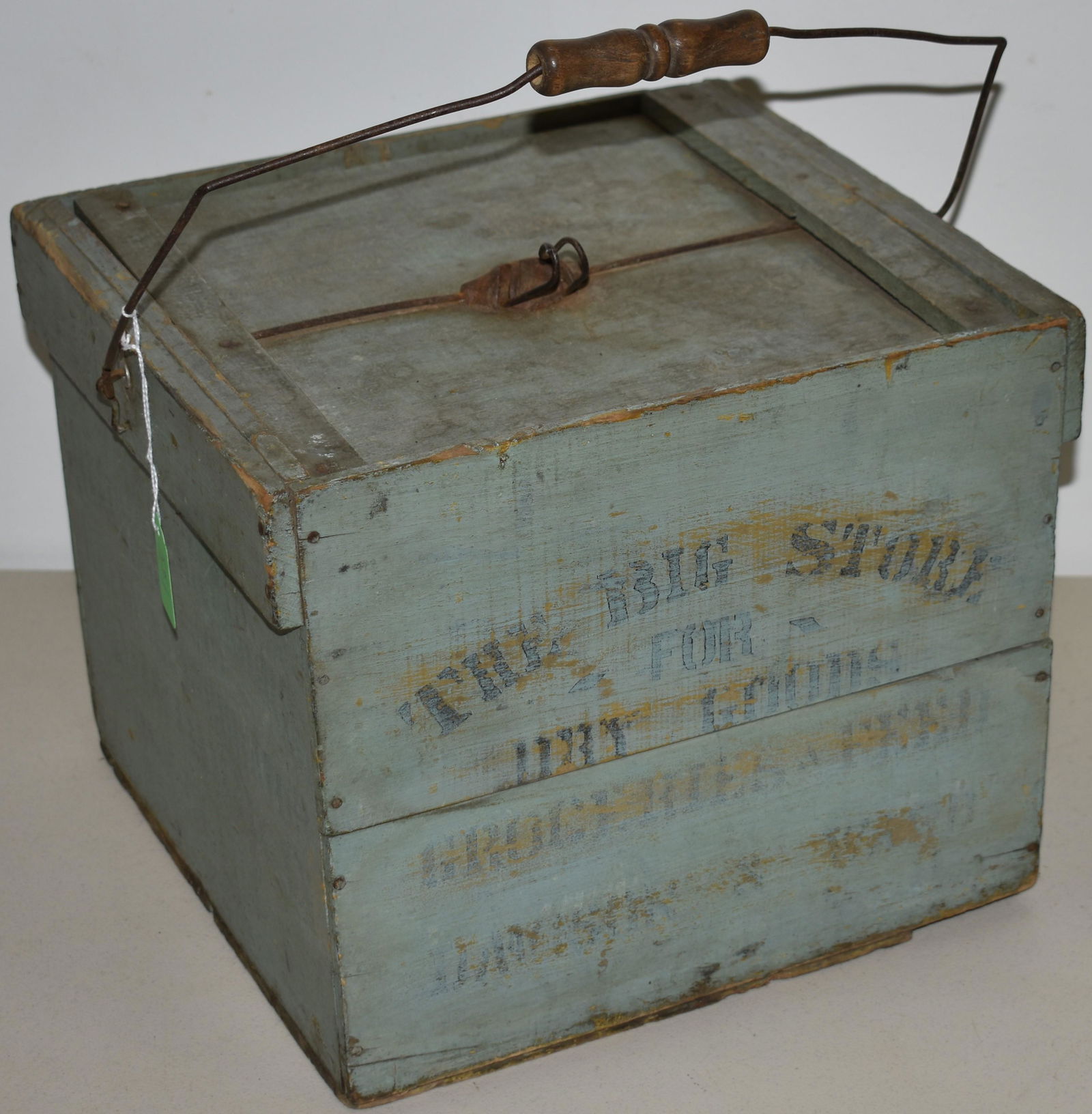 PAINTED WOODEN EGG CRATE W/ WIRE BAIL HANDLE (1 of 2)