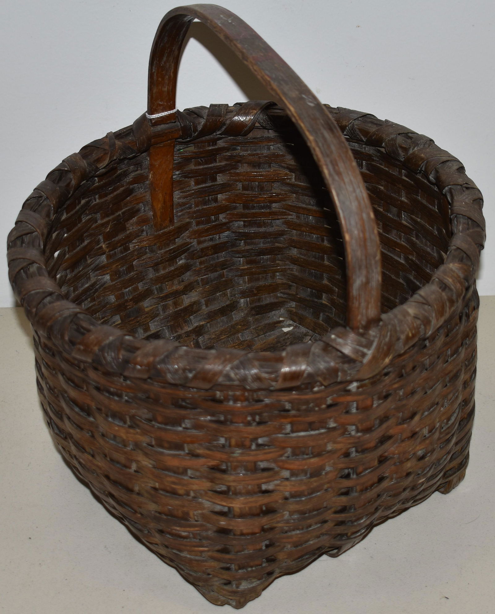 VINTAGE SPLINT BASKET W/ STATIONARY HANDLE (1 of 2)