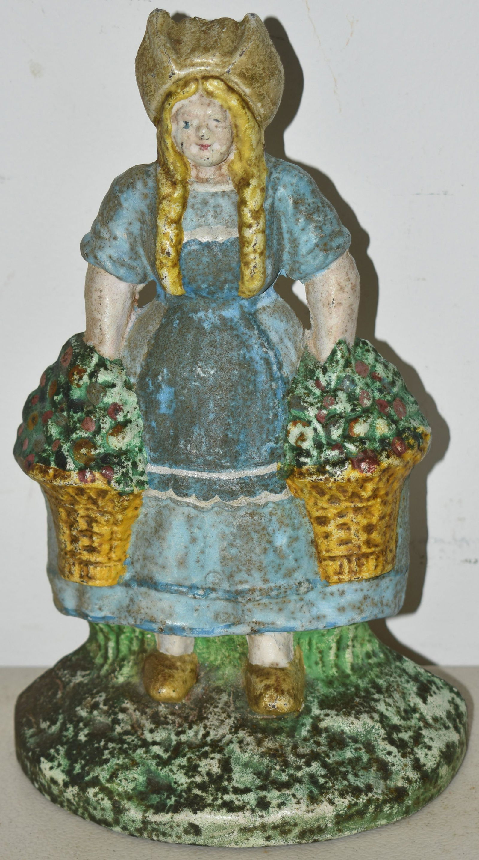 PAINTED CAST IRON DUTCH GIRL DOORSTOP (1 of 2)