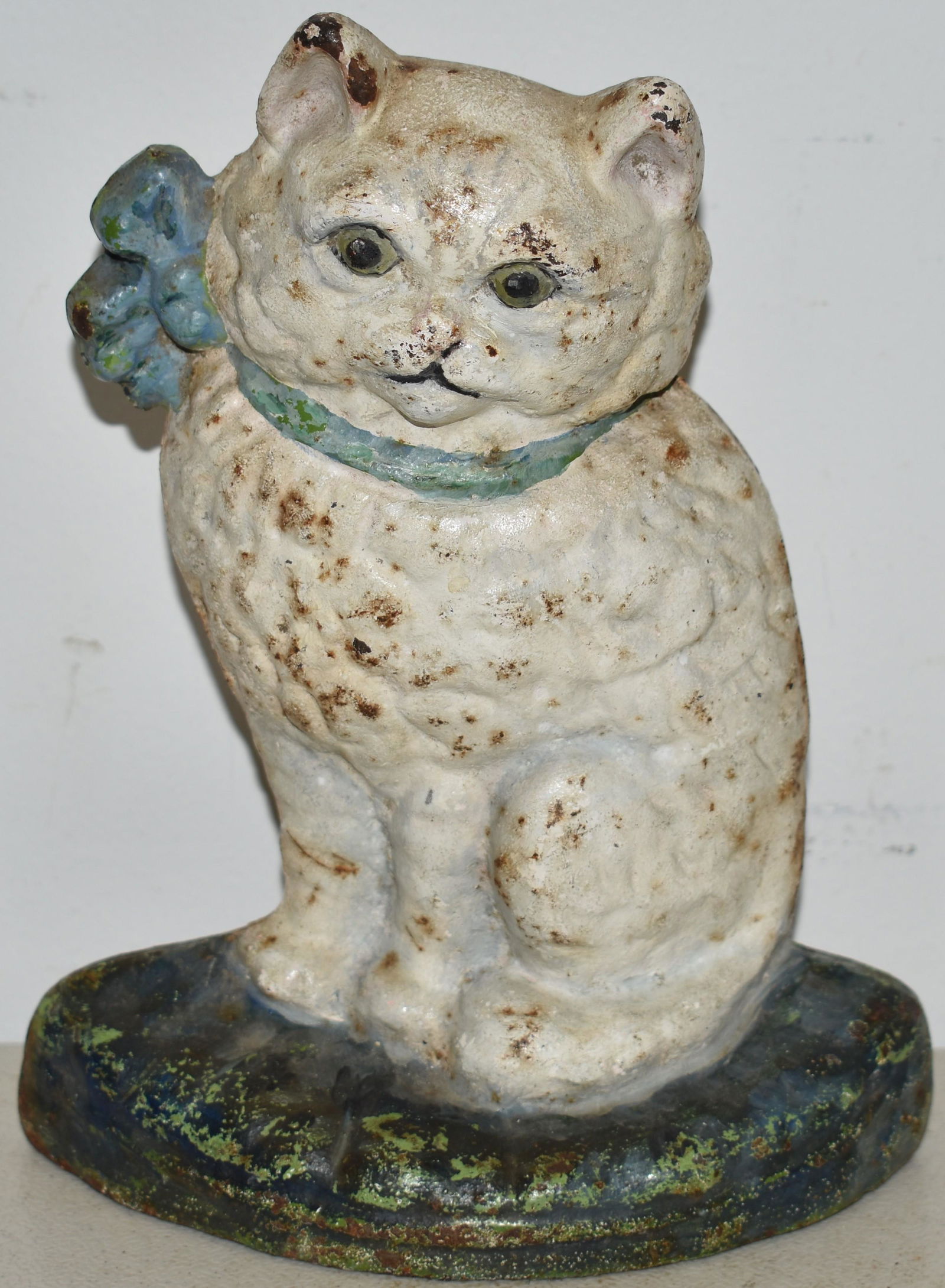 PAINTED CAST IRON SEATED CAT DOORSTOP (1 of 2)
