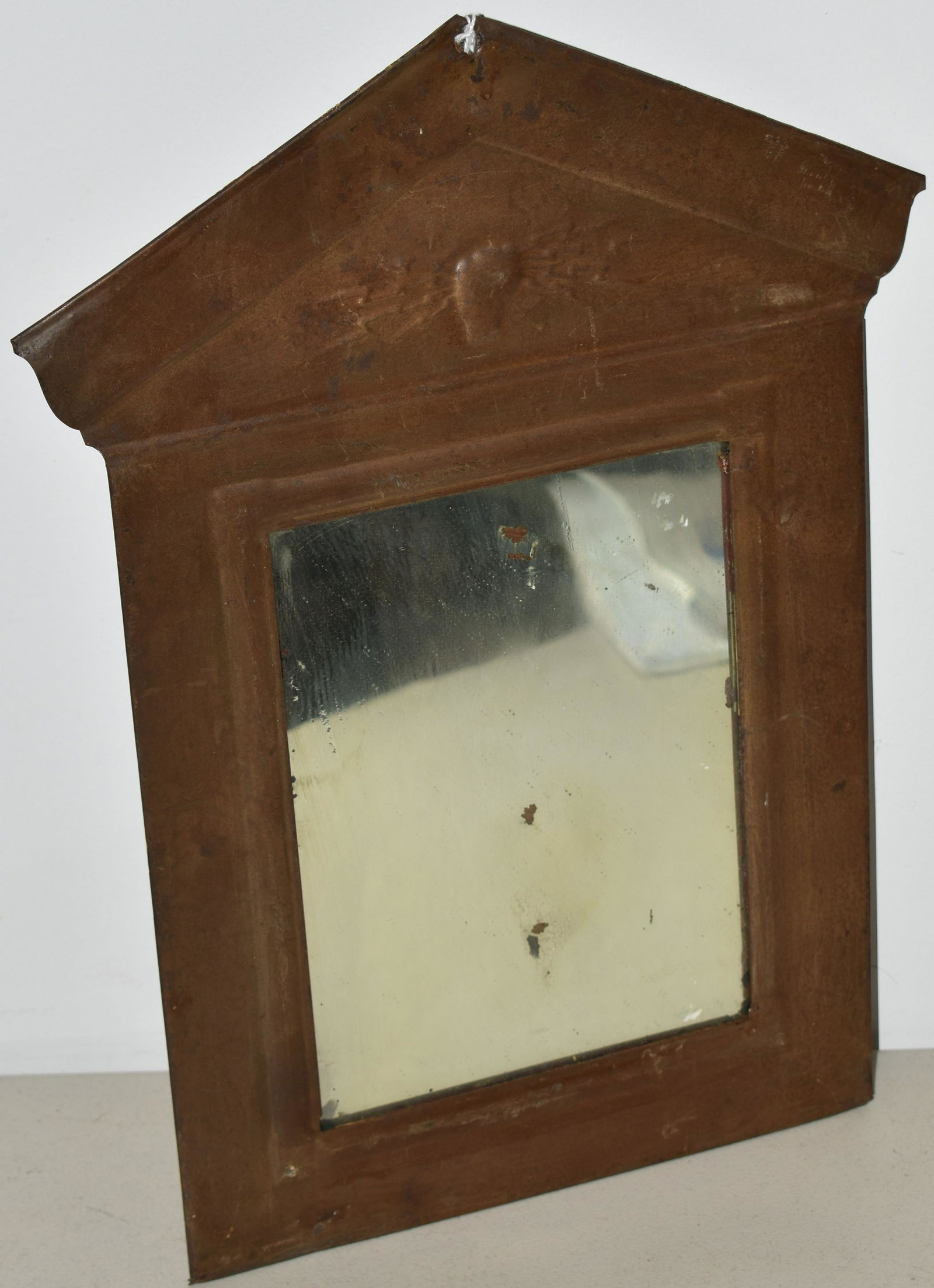 VITNAGE PRESSED TIN ADVERTISING MIRROR (1 of 1)