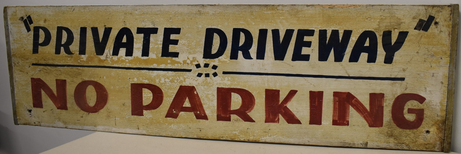 VINTAGE PAINTED WOODEN SIGN: EARLY 20TH CENT PAINTED " PRIVATE DRIVEWAY" - NO PARKING - 40" L X 11 3/4" W - SINGLE SIDED - WEAR & IMPERFECTIONS