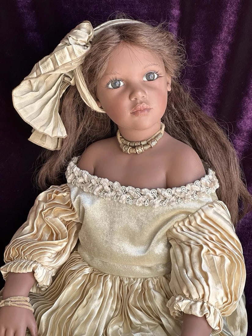 Lifelike Vinyl Doll Serafina By Zofia and Henry Zawieruszynski LE 100 with COA: This pretty doll is supposed to be displayed in sitting position. She is approximately 27” with bent legs. She would be approx. 30” tall otherwise.The doll on the pictures is shown sitting