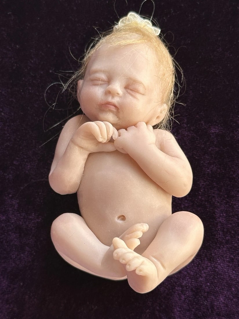 OOAK Miniature Polymer Reborn Laura Lee Wambach Baby Doll With COA and Box: This beautiful tiny creation is hand sculpted by famous artist. The doll is 3.5” tall. Was stored in the original box with certificate. The doll is in a very good condition. It is hard to touch 
