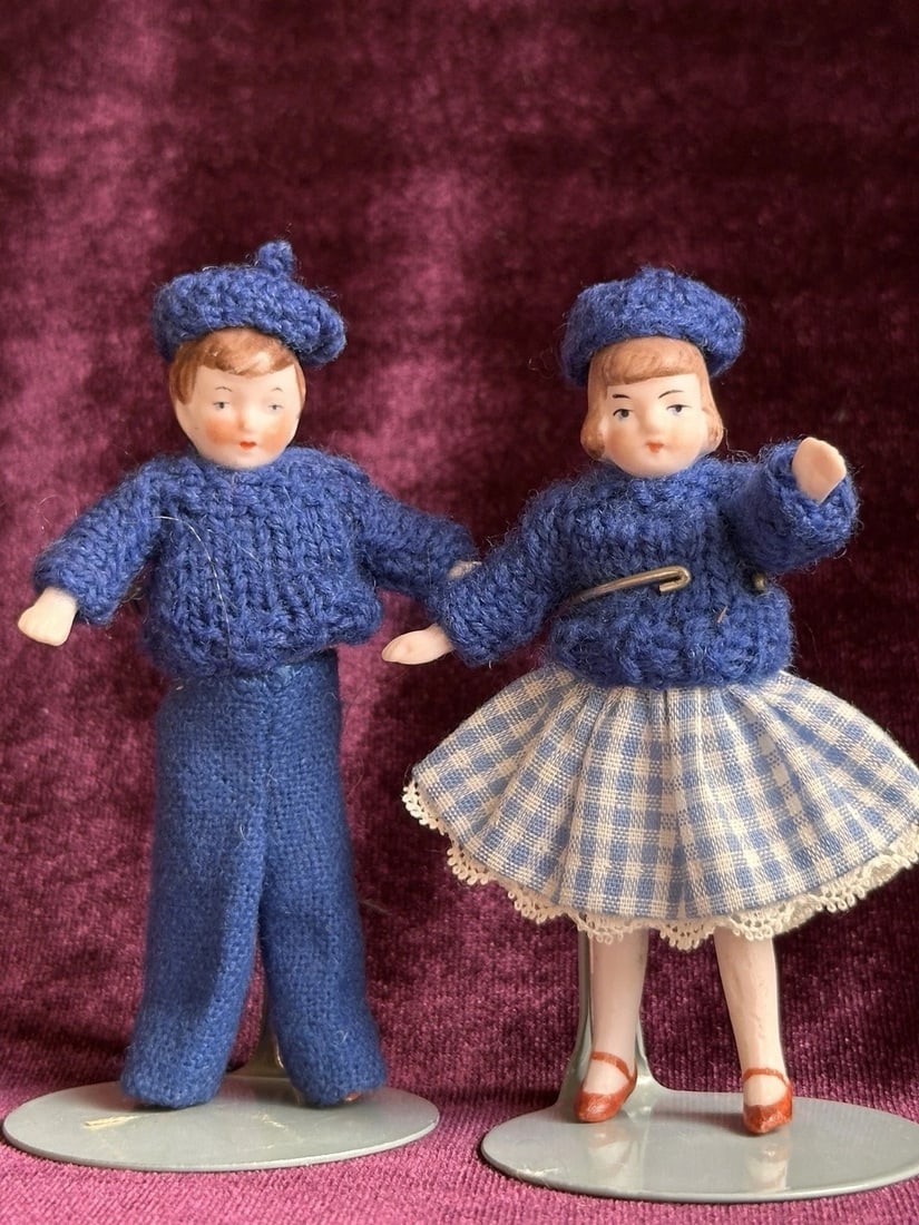 Lot of 2 Antique German Hertwig Miniature All Bisque Flapper Dollhouse Dolls (1 of 8)