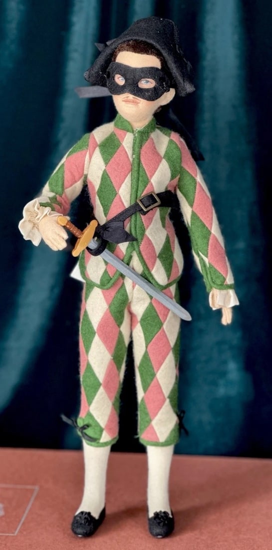 Collectible 15" John Wright The Commedia del'arte Harlequin Felt Doll LE 250: Another beautiful creation by famous R.John Wright!!All-felt, 15" tall, fully jointed, molded and hand painted features. Wearing pieced felt costume with hat, shoes, and a custom-made wooden sword.Com