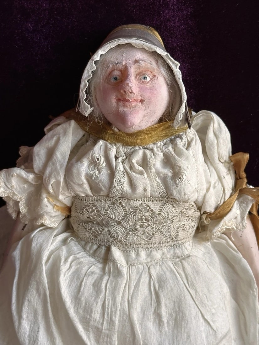 Vintage 10.5" OOAK NIADA Artist Muriel Bruyere (?) Clay Character Portrait Doll: Very interesting old doll! Looks like she is sculptured by hand. We were unable to identify the doll, yet she reminded us style of famous NIADA artist Muriel Bruyere. The doll shows wear, including cr