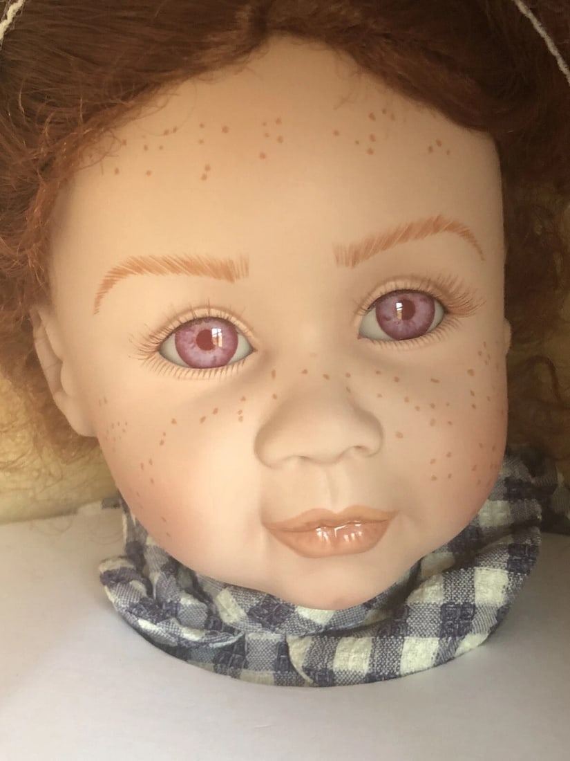 NIB LE 423/500 Porcelain Doll Mauri by Christel Florchinger for Elite Doll: Beautiful doll by Elite Dolls Company. Her name is Mauri and she was created by artist Christel Florchinger . Mauri is a limited edition doll numbered 423 out of 500 dolls only. She has a porcelain he