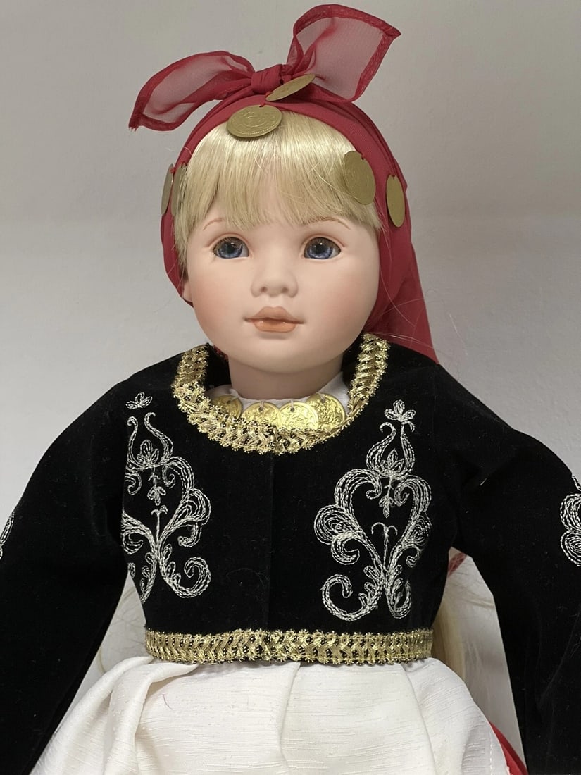 Pauline Jacobsen 21" Doll "Melina Sophia" LE 384/950 Box/Tag/COA: Beautiful doll designed by Pauline Bjonness-Jacobsen and is a limited edition of 950 dolls only. She has porcelain head and shoulder plate, partial arms and legs. The rest of her body is stuffed cloth