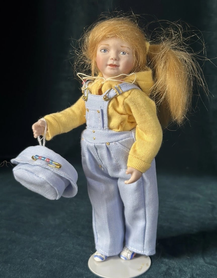 Artist Porcelain 6 1/2" Doll "Faye" by Andrea Robbins LE 17/25: Beautiful doll by unique British artist Andrea Robbins. Her name is Faye and she is a limited edition of 25 dolls only!! Faye is about 6 1/2" tall. She is all porcelain; swivel head and movable extrem