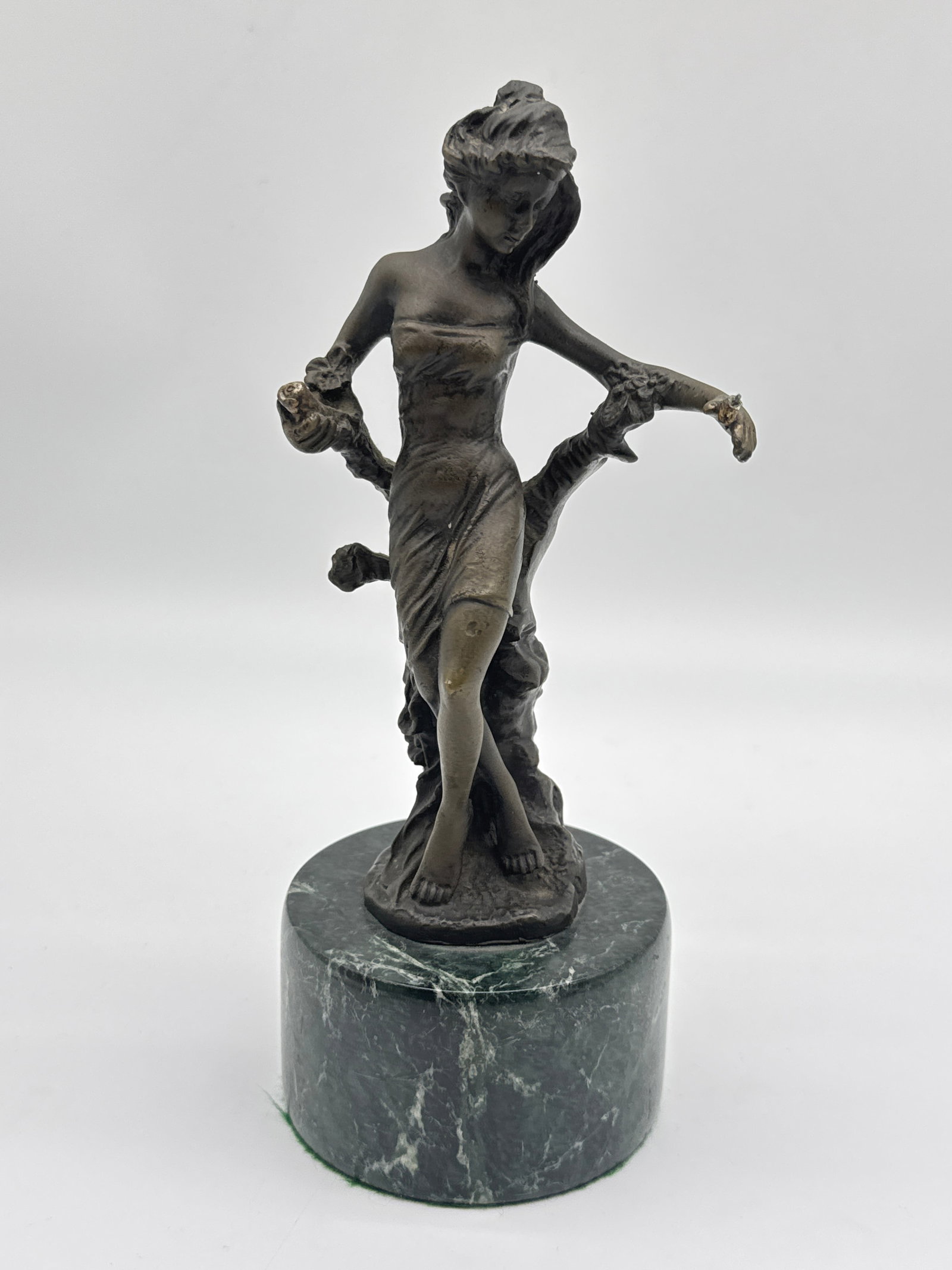 Bronze-Style Female Nude Sculpture on Green Marble Base – Art Deco Influence (146 white): Crafted in cast metal with a bronzed finish, this elegant figure channels early 20th-century design, with flowing lines and a naturalistic pose. Mounted on a polished cylindrical green marble base, sh