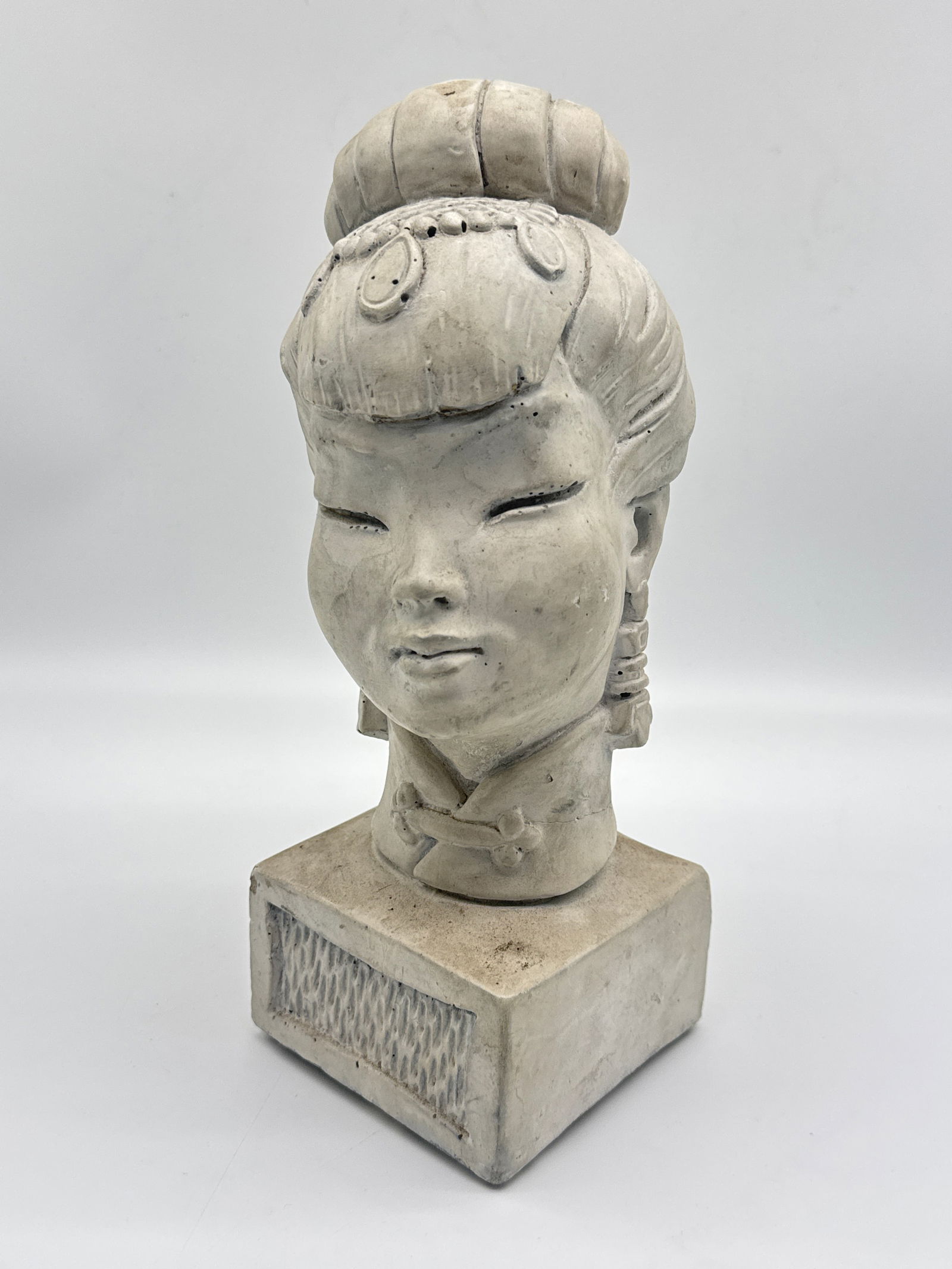 Vintage 1960 Universal Statuary Co. Asian Bust Sculpture – Chalkware Head Statue(148 white) (1 of 6)