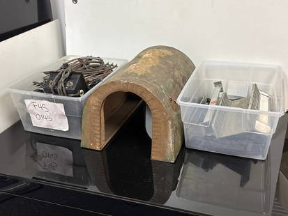 Vintage Model Train Accessories Lot – Lionel Track, Midget Transformer, Painted Tunnel & P044: Vintage Model Train Accessories Lot – Lionel Track, Midget Transformer, Painted Tunnel & PartsThis large vintage model railroad accessory lot includes everything you need to jumpstart a layout or re