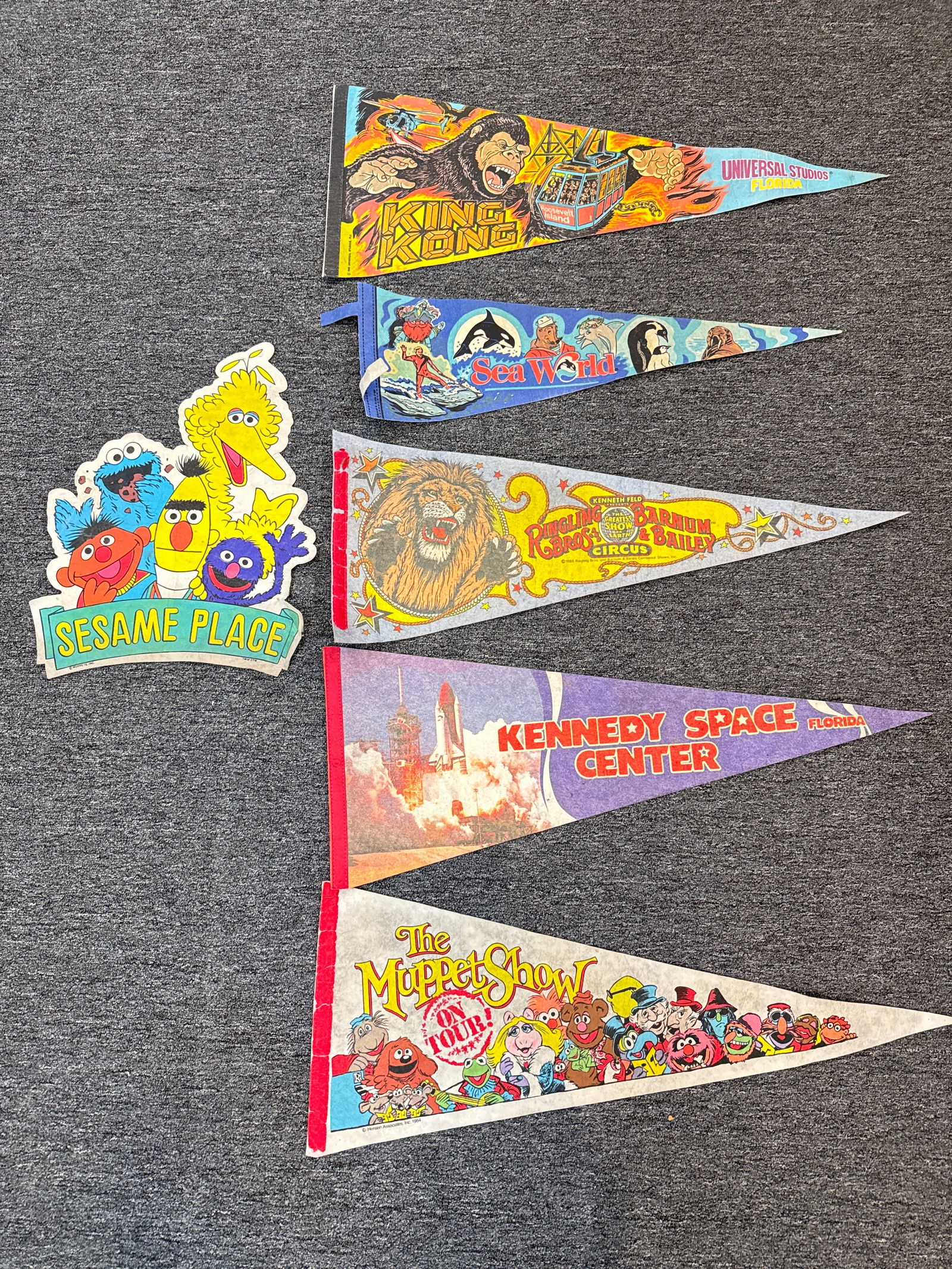 Vintage Souvenir Pennants & Patch – 1970s–80s Theme Parks & Shows (059 orange) (1 of 6)