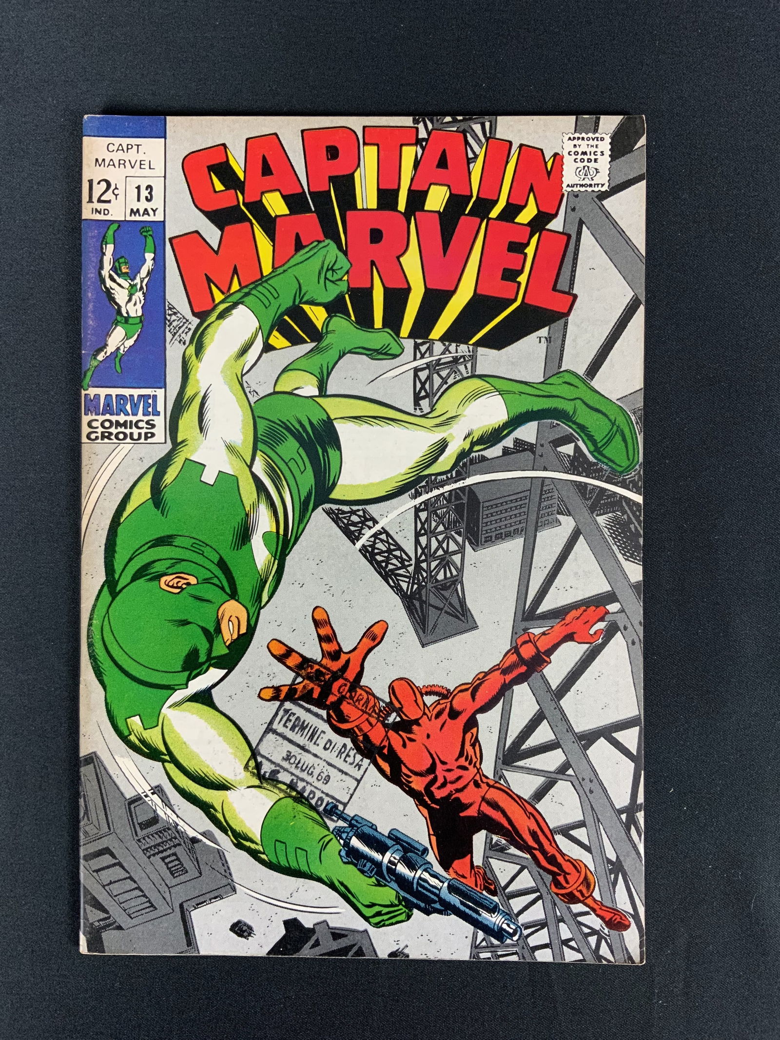 Captain Marvel #13 1969 (1 of 2)