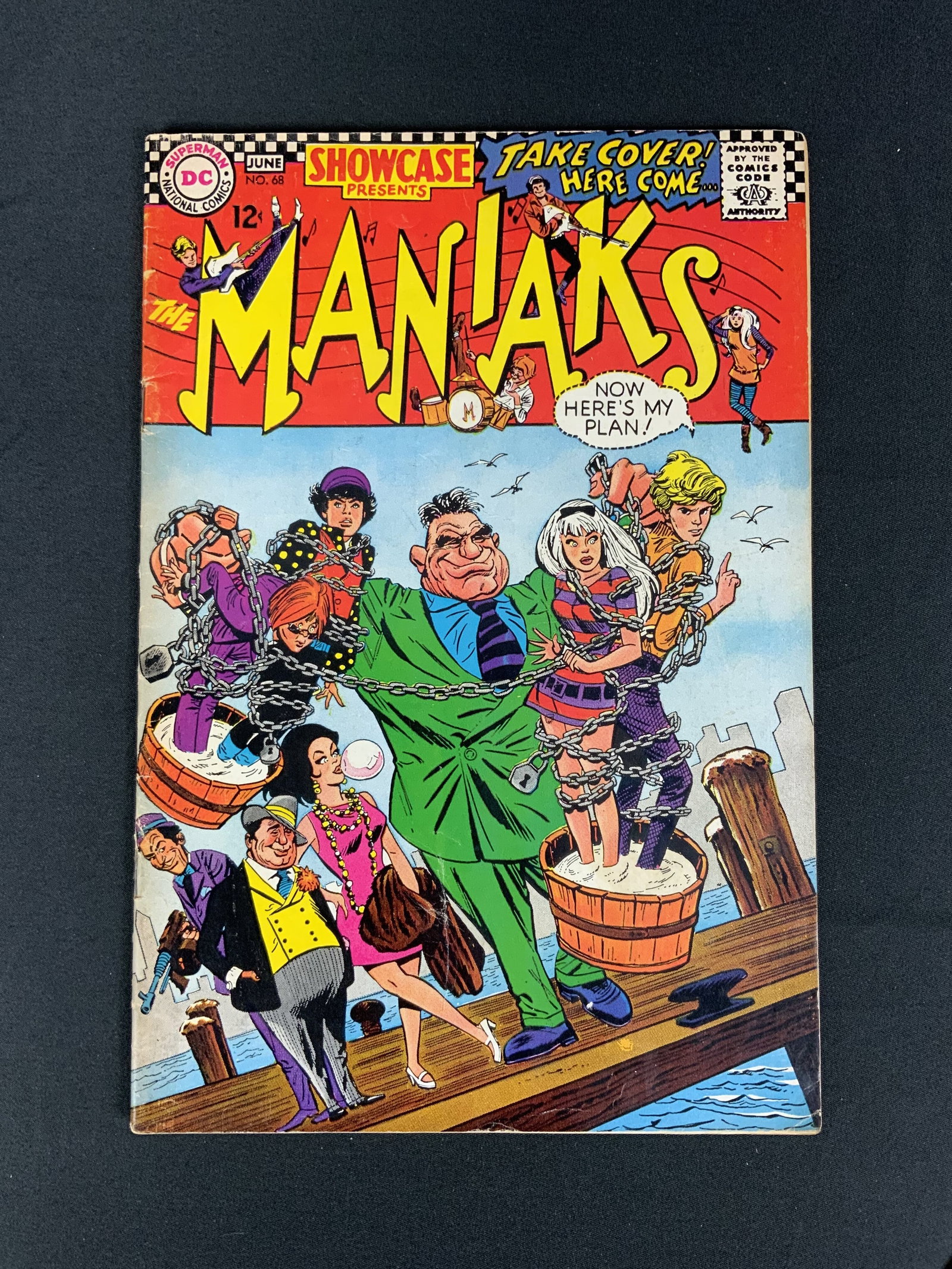 Showcase #68 1967: Showcase : Maniaks / N°68 VO / Written by E. Nelson Bridwell Art by Mike Esposito Mike Sekowsky