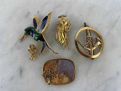Lot of fancy and symbolic brooches and pins - Enamel, gilded metal, textile Set of 5 pieces of: Lot of fancy and symbolic brooches and pins - Enamel, gilded metal, textile Set of 5 pieces of costume and antique jewelry, in various styles and themes, including: - Brooch representing a hummingbird