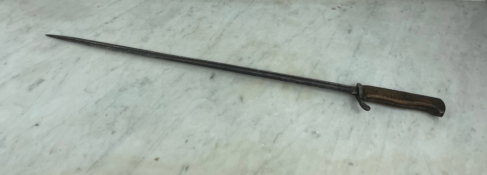 German bayonet model 1898/05 Butcher – Imperial Manufactory Erfurt – First World War (WWI): German bayonet model 1898/05 Butcher – Imperial Manufactory Erfurt – First World War (WWI) Long German regulation bayonet, called Butcher (Faschinenmesser), for the Gewehr 98 rifle. Straight blade