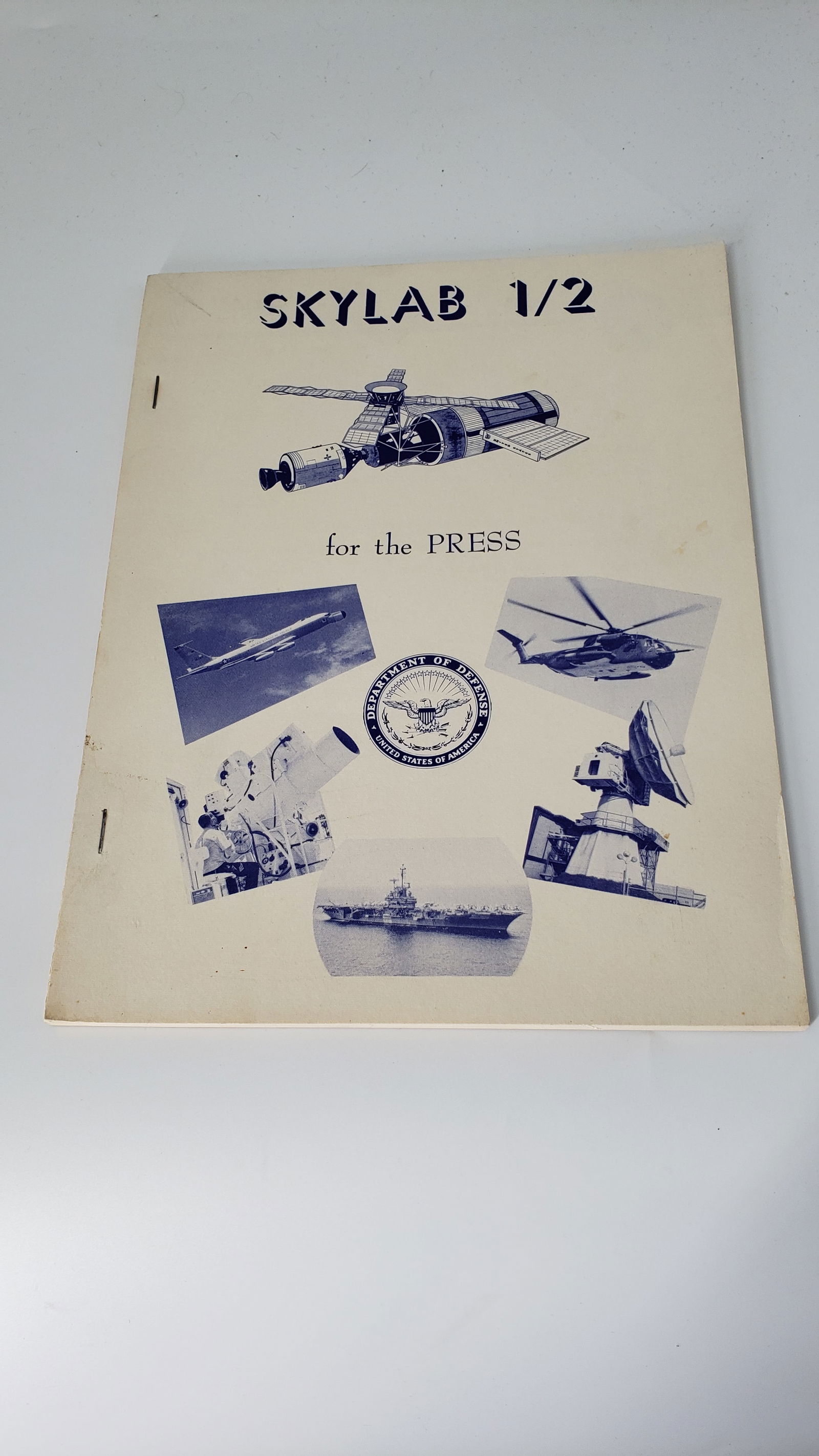   NASA APOLLO SKYLAB 1/2 PRESS BOOKLET  60 PAGES  (1 of 9)