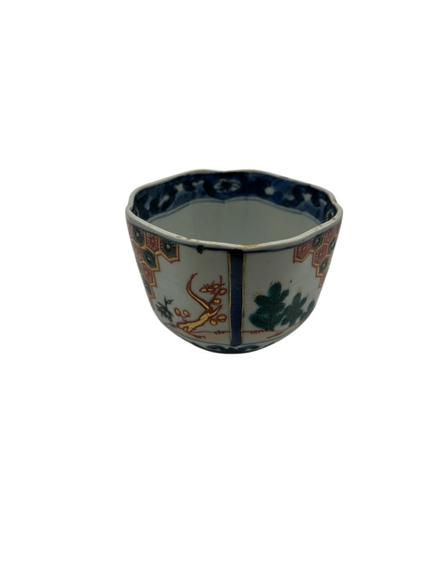 Japanese Imari-Style Porcelain Chawan Tea Bowl with Hexagonal and Foliage Motifs, Hand-Painted in Vi (1 of 4)