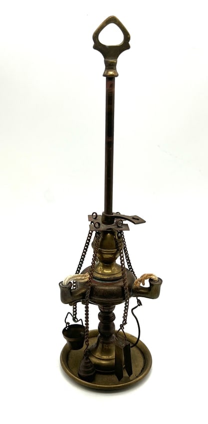 Antique Brass Whale Spout Oil Lamp â€“ A Nautical Masterpiece: Illuminate your collection with this extraordinary antique brass whale spout oil lamp, a rare and evocative treasure steeped in maritime allure. Forged from solid brass, its gracefully curved spoutâ�