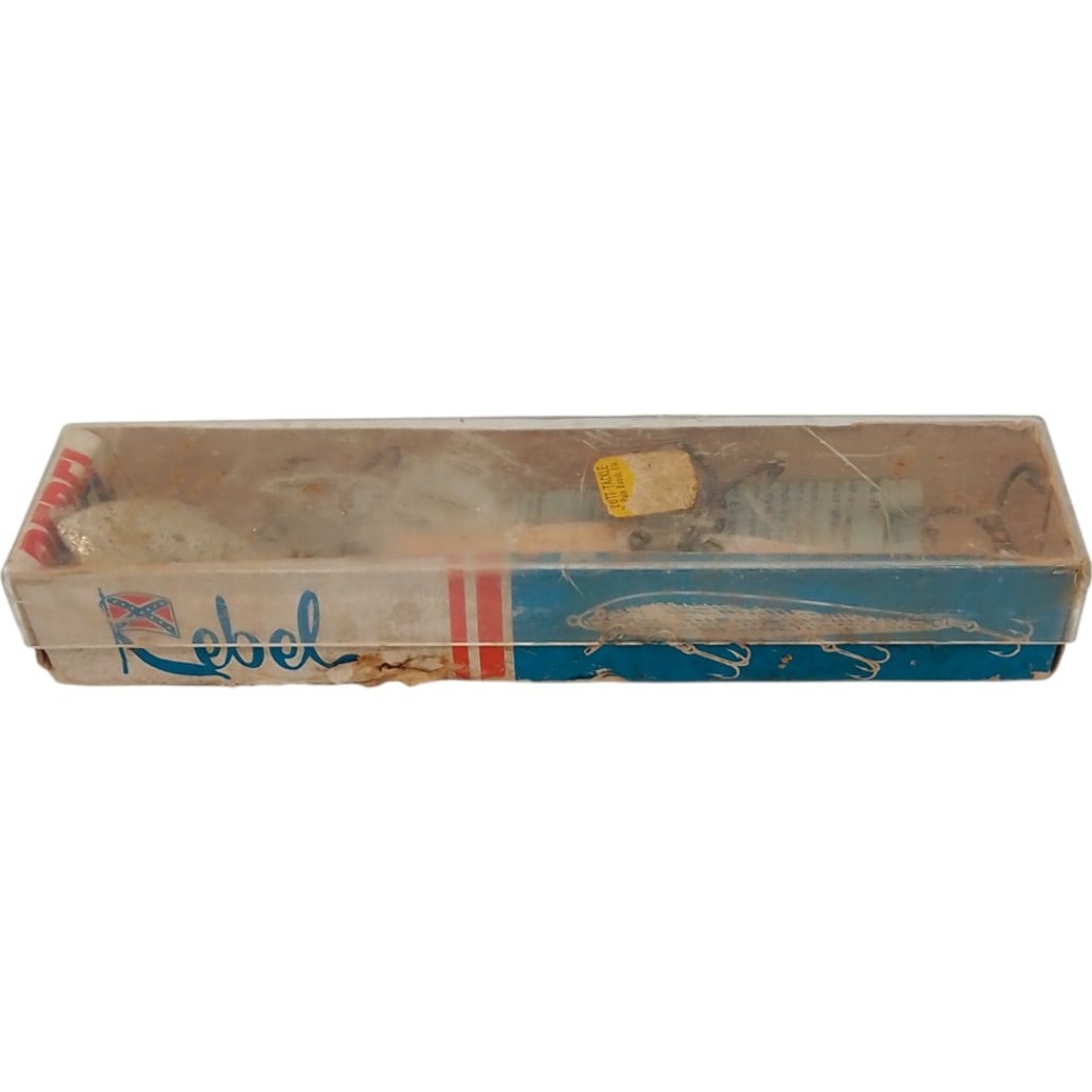 Vintage NIB Rebel Deep Runner Lure: Vintage NIB Rebel Deep Runner Lure.APPROX. 2w X 8h