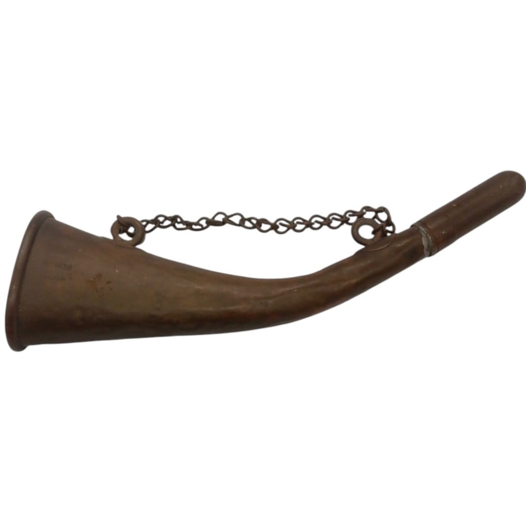 Vintage Brass French Hunting Horn: Vintage Brass French Hunting HornAPPROX OAL. 8 1/4in.