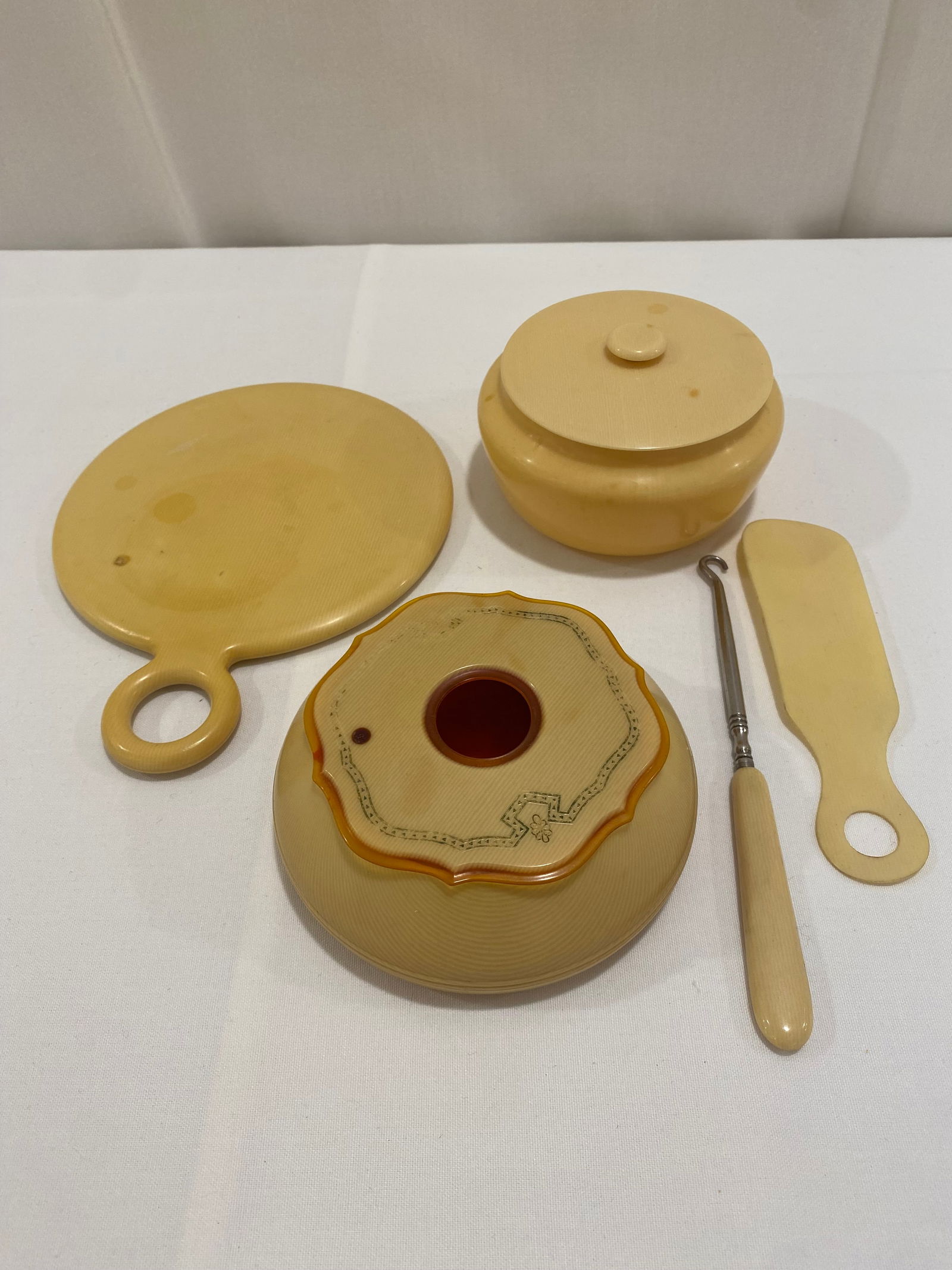 Dresser Set (1 of 2)