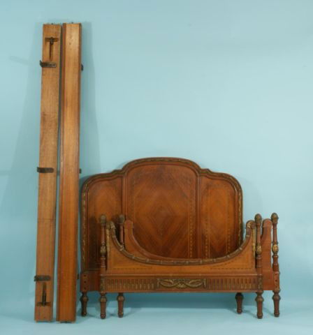 WALNUT SINGLE SIZE BED FRAMES, CIRCA 1900-1920: PAIR OF WALNUT SINGLE SIZE BED FRAMES. CIRCA 1900-1920. CARVED FOOT AND TURNED AND CARVED POSTS TOPPED WITH LIGHTLY GILDED PINEAPPLE FINIALS AND CONNECTED BY A CONCAVE CURVING PIECE WITH CARVED SWAGS,