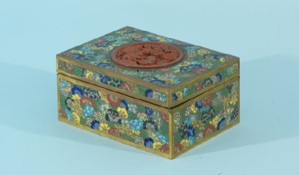 ANTIQUE CLOISONNE BOX WITH CARVED CINNABAR INSERT: ANTIQUE CLOISONNE BOX WITH CARVED CINNABAR INSERT. Height: 2 1/2 in. by Width: 5 in. by Depth: 4 in.