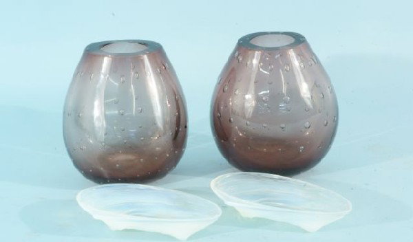 VINTAGE MURANO GLASS VASES AND 2 SABINO (PARIS) DI: VINTAGE MURANO GLASS VASES AND 2 SABINO (PARIS) DISHES IN FORM OF OYSTER SHELL. Height: 5 1/2 in. by Width: 5 in. by Depth: 6 in.