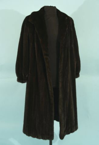 VINTAGE BROWN MINK FROM JAMES FURLAN, HOUSTON, TX: VINTAGE BROWN MINK FROM JAMES FURLAN FURS, HOUSTON, TEXAS. SIZE 6. Height: 43 in. by Width: 29
