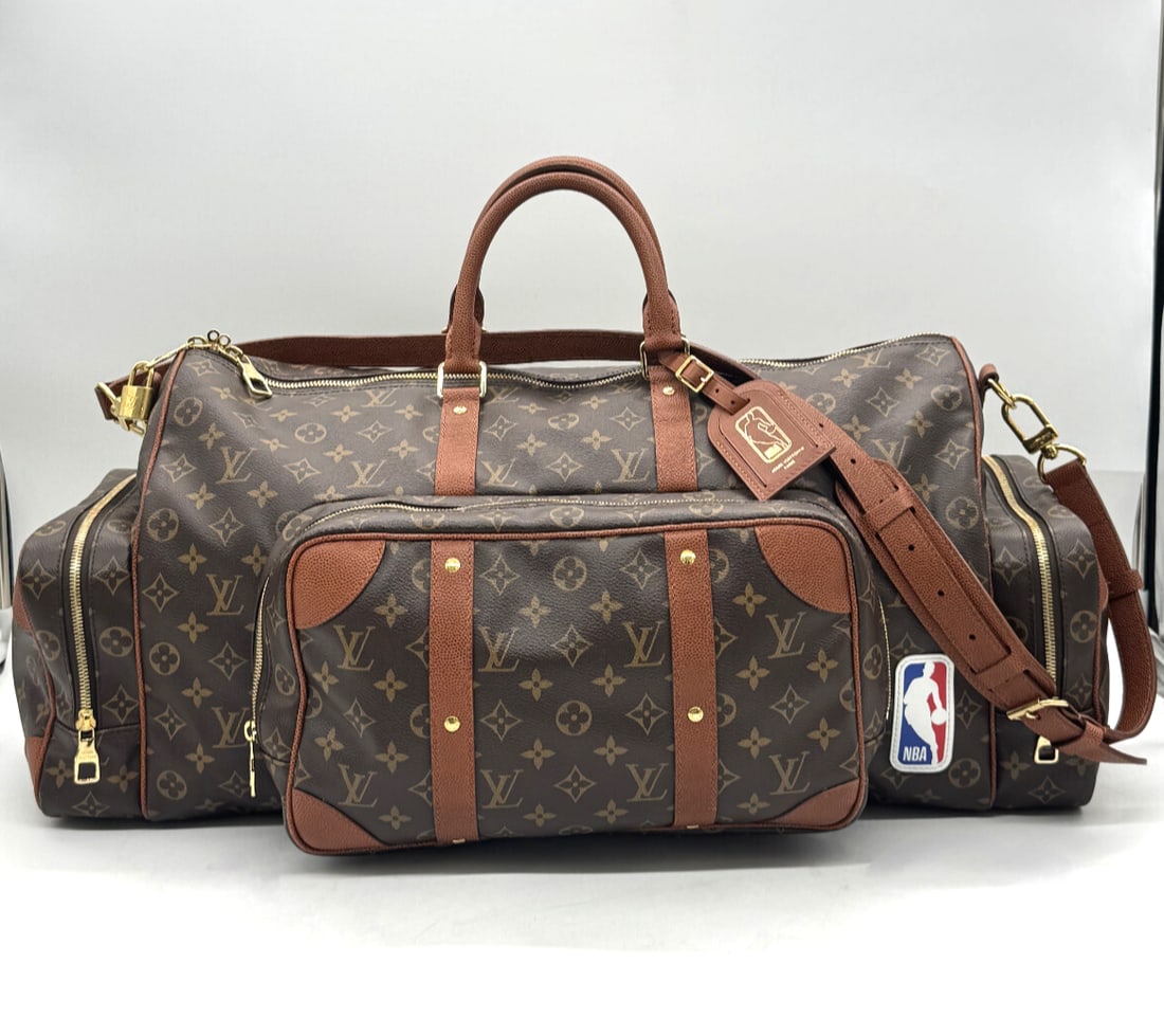 Louis Vuitton X NBA Monogram Grain Cowhide Ball Keepall Trio Pocket Bag: Louis Vuitton X NBA Monogram Grain Cowhide Ball Keepall Trio Pocket BagThis is an authentic LOUIS VUITTON X NBA Monogram Grain Cowhide Ball Keepall Trio Pocket Bag. This limited edition duffel is fine