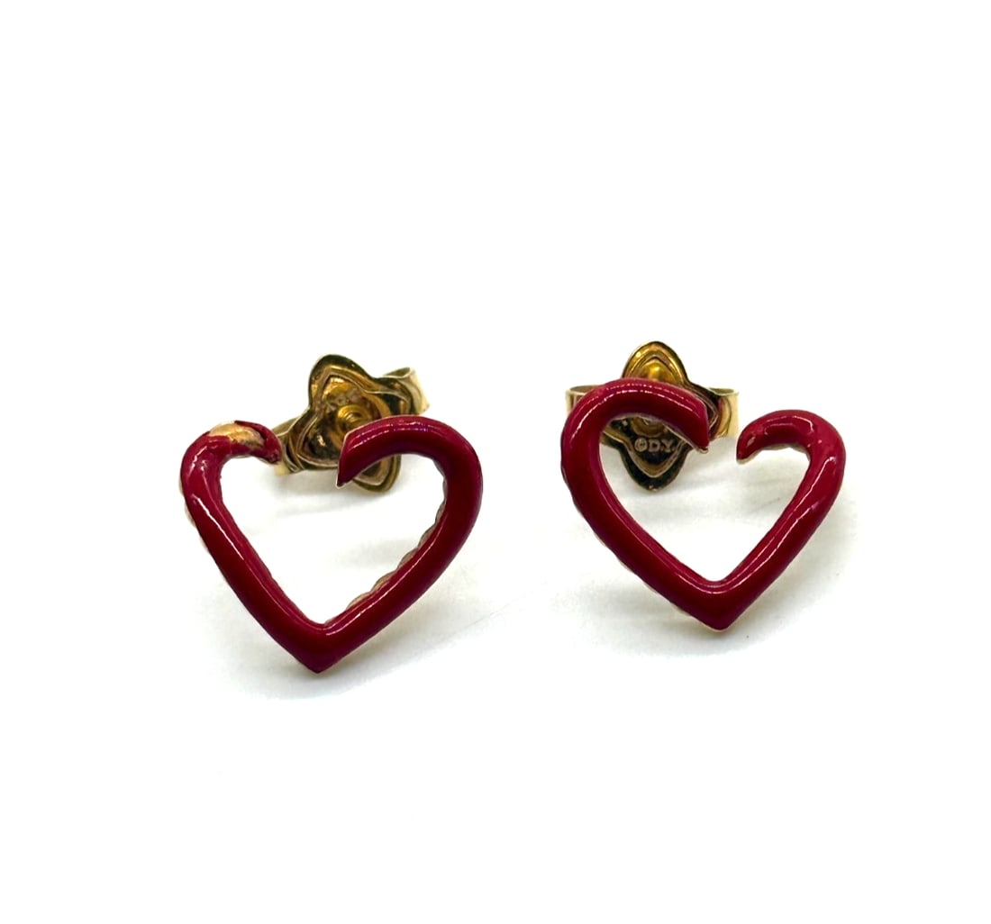 DAVID YURMAN New Ladies Cable Heart Earrings in 18K Yellow Gold and Red Enamel: DAVID YURMAN New Ladies Cable Heart Earrings in 18K Yellow Gold and Red EnamelThe DAVID YURMAN New Ladies Cable Heart Earrings in 18K Yellow Gold and Red Enamel are a stylish and elegant pair of earri
