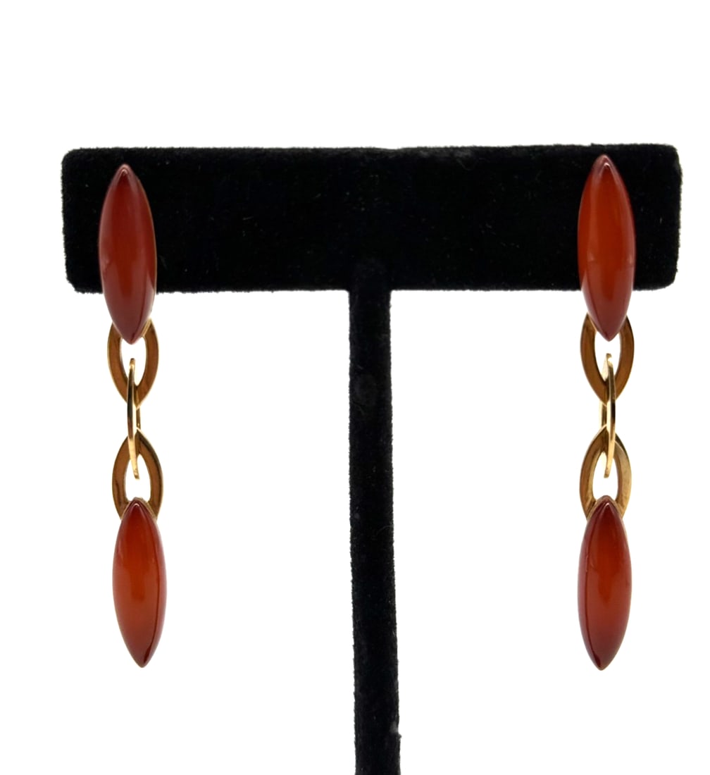 Rare Vhernier Calla Earrings Carnelian & 18K Yellow Gold Elegant Drop Design: stunning pair of authentic Vhernier Calla Earrings featuring rich carnelian cabochon stones and elegant 18K yellow gold links. These drop earrings showcase Vhernier's signature modern Italian design w