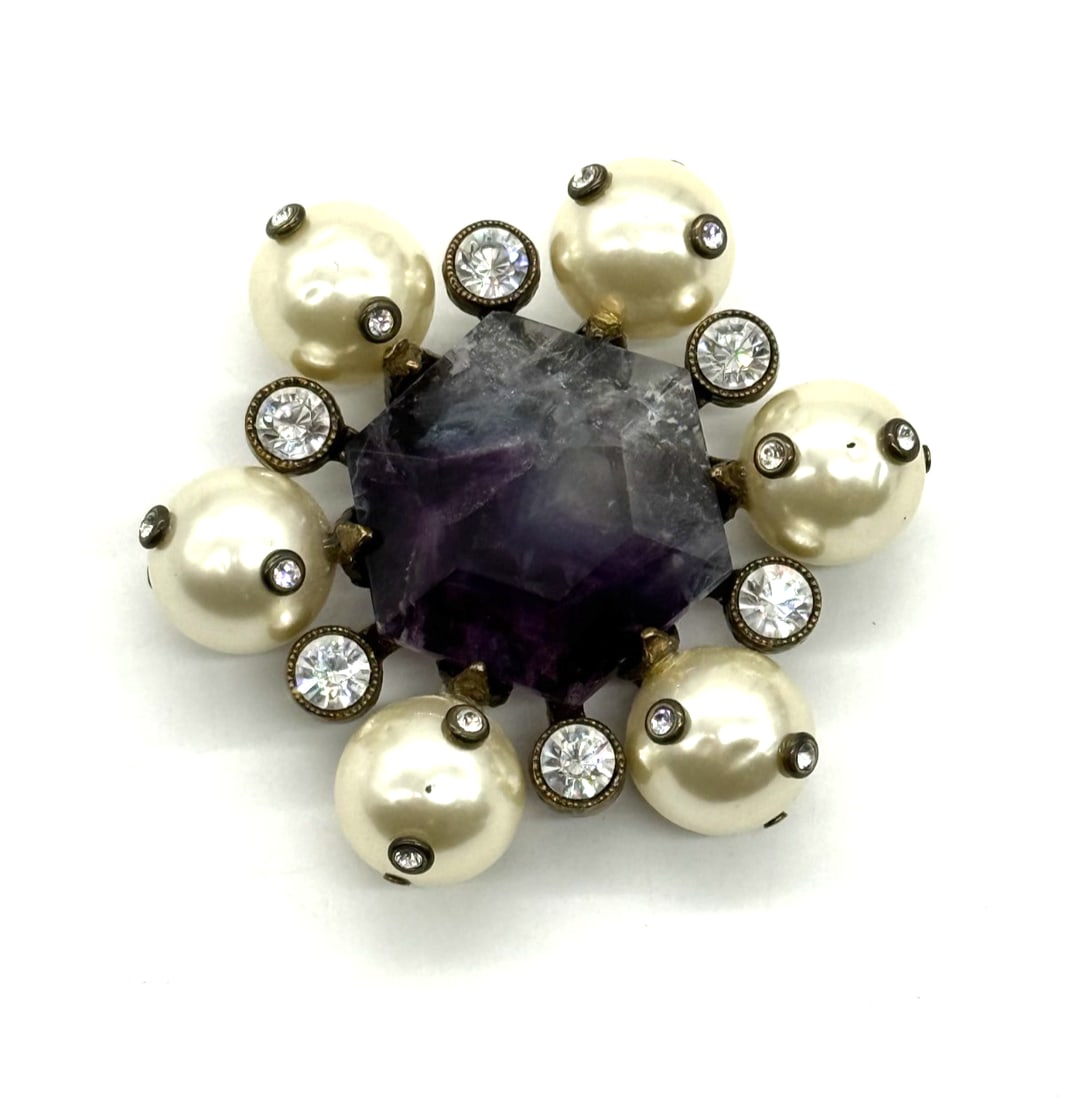 CHANEL Vintage 1997 Gem Stone with Faux Pearl Brooch: The CHANEL Vintage 1997 Gem Stone with Faux Pearl Brooch is a luxurious and elegant piece of jewelry that exudes timeless glamor. Made with yellow gold plated metal and featuring a beautiful faux pear