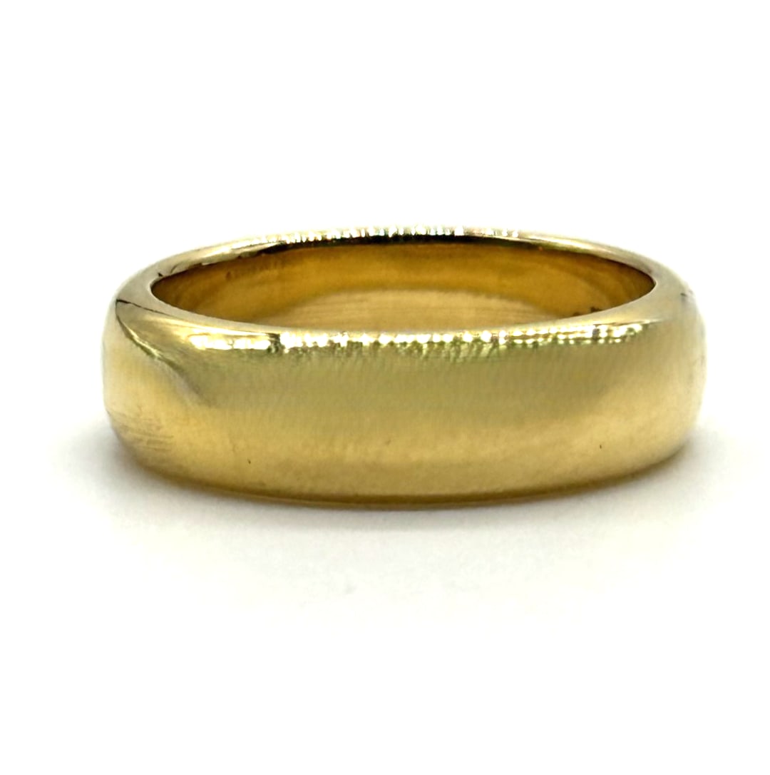 Tiffany Forever Wedding Band in 18kt Yellow Gold, 6 mm Wide: The Tiffany Forever Wedding Band in 18kt Yellow Gold is a stunning and elegant piece of jewelry from the renowned brand Tiffany & Co. This 6mm wide band is crafted from high-quality 18k yellow gold, m