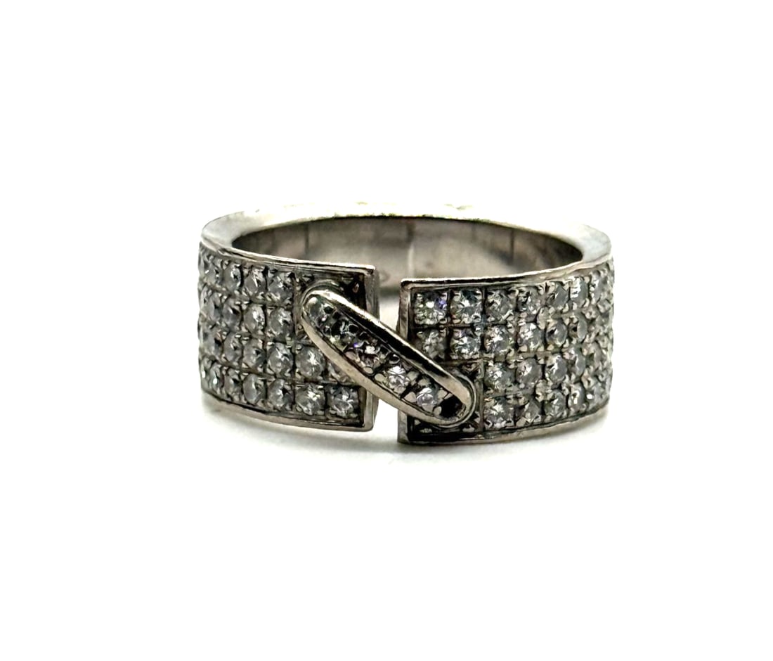 CHAUMET 18K White Gold Liens de Ring: The Chaumet 18K White Gold Liens de Ring is a luxurious and elegant piece of fine jewelry. This ring features a sleek design with white 18K gold and a sparkling diamond as the main stone. With a size