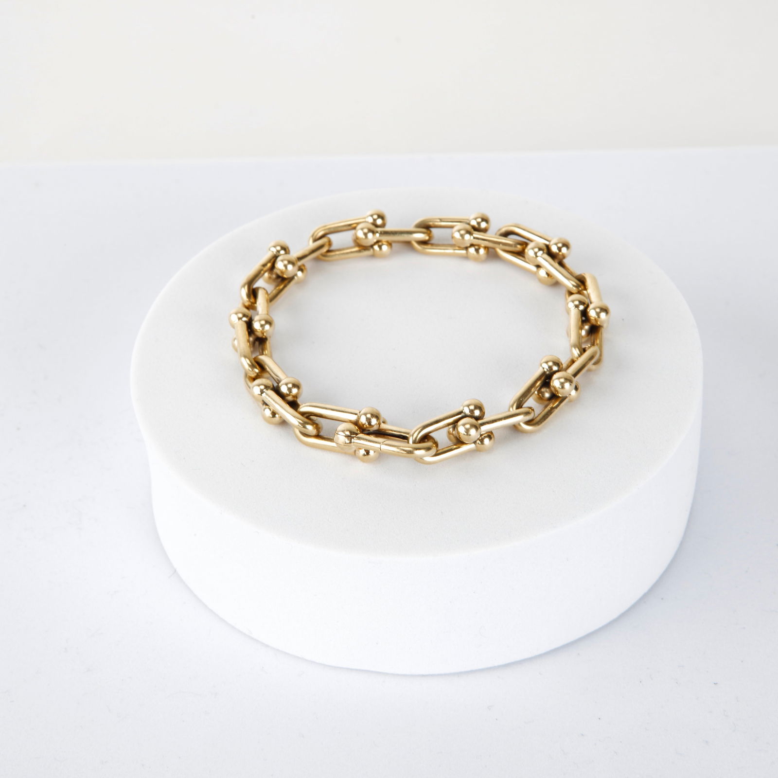 Tiffany & Co. 18K Yellow Gold HardWear Medium Bracelet: The Tiffany & Co. 18K Yellow Gold HardWear Medium Bracelet is a luxurious and stylish piece of fine jewelry from the iconic brand. Made with high-quality 18K yellow gold, this chain-style bracelet fro
