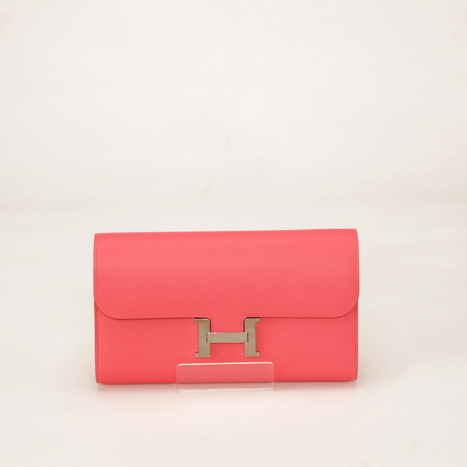 Hermès Constance Long Wallet Epsom Leather – Rose Lipstick with Palladium H Clasp: Authentic Hermès Constance Long Wallet crafted in structured Epsom leather in a vibrant Rose Lipstick shade. Featuring the iconic H clasp in palladium-plated hardware and a sleek envelope silhouette,