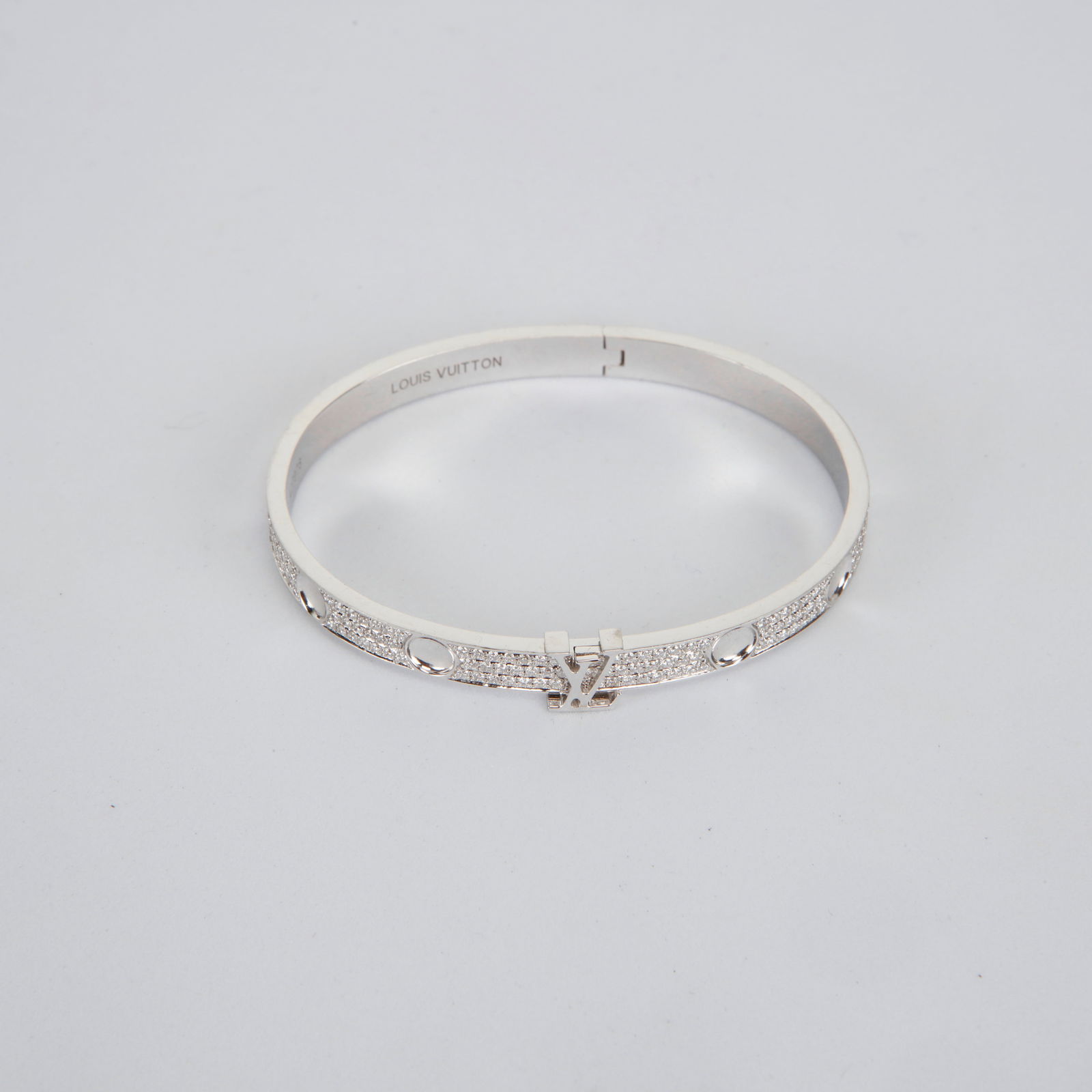 Louis Vuitton Empreinte Medium Bangle, White Gold and Diamonds Size 16 (1 of 14)