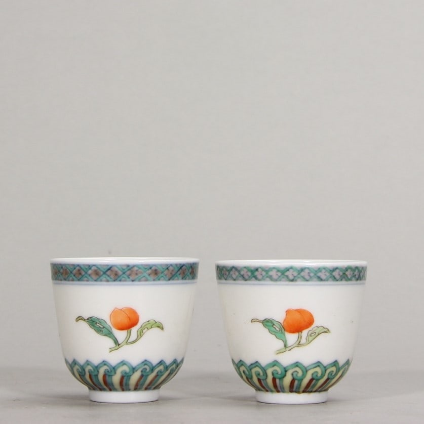 A pair of Qing Yongzheng Doucai three-fruit pattern small cups: Qing Yongzheng Doucai three-fruit pattern small cup Size: H:4cm MouthD:4.5cm (The Dimensions Of All Batches Are Manually Measured.If You Need More Detailed Information, Please Contact Our Customer Ser