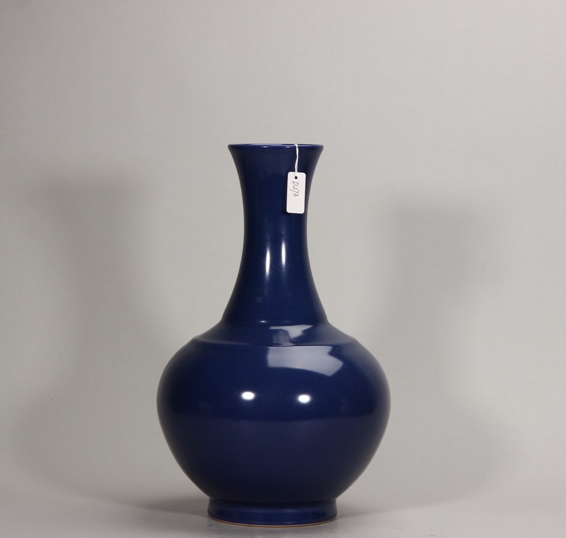 A piece of Qing Guangxu Ji blue glaze appreciation bottle (1 of 9)
