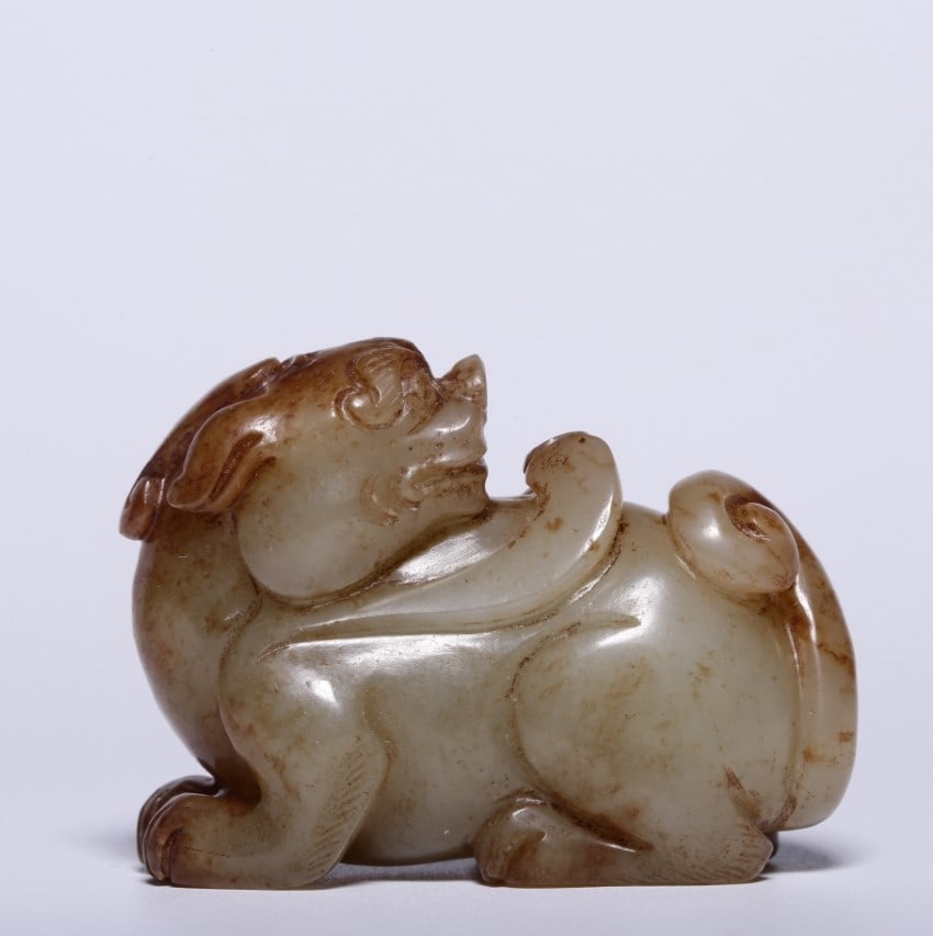 A piece of Hetian jade seed material raw skin Qin jade beast: Hetian jade seed material raw skin Qin jade beast Size: L:4.4cm W:2.1cm H:3.3cm W:45.3g (The Dimensions Of All Batches Are Manually Measured.If You Need More Detailed Information, Please Contact Our C
