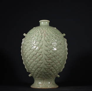 A piece of Song Dynasty Yaozhou kiln fish-shaped bottle: Song Dynasty Yaozhou kiln fish-shaped bottle Size:H:27.8cm . W:19cm (The Dimensions Of All Batches Are Manually Measured.If You Need More Detailed Information, Please Contact Our Customer Service Befo